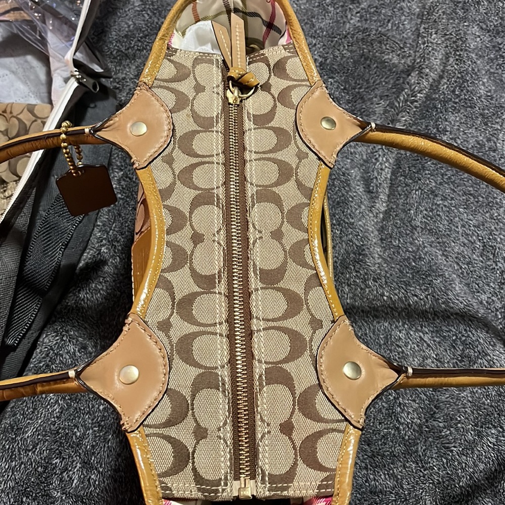 Coach Tote - Picture 4 of 14